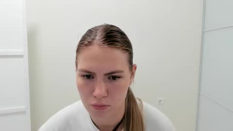 ninarihh online show from September 19, 12:53 pm