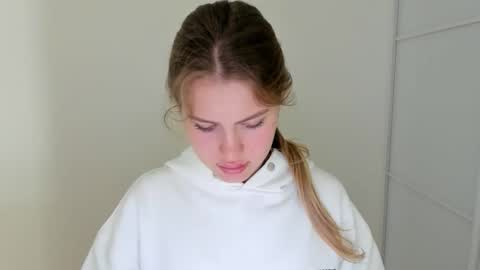 ninarihh online show from November 5, 11:56 am