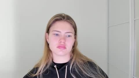 ninarihh online show from November 7, 1:35 pm