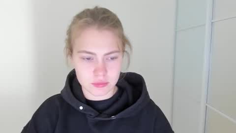 ninarihh online show from October 15, 9:21 am