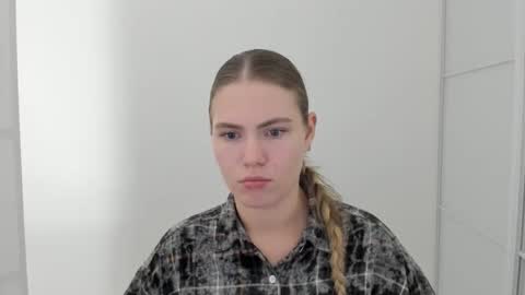 ninarihh online show from October 27, 2:06 pm