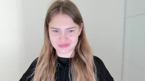 ninarihh online show from November 11, 8:16 am