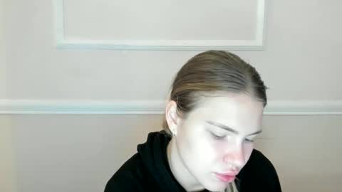 ninarihh online show from November 18, 9:56 am