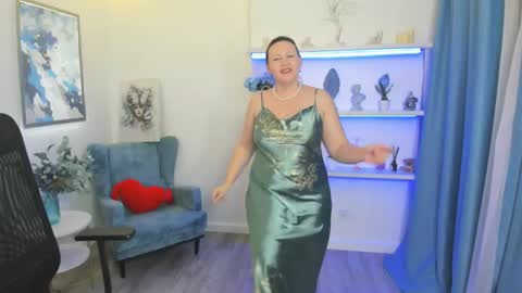 ninastarle online show from April 15, 5:33 am