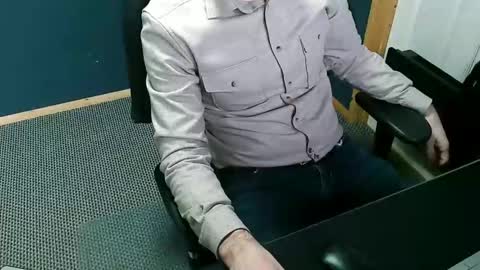 Nineinches online show from February 24, 9:21 am