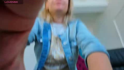 nina dee online show from May 25, 5:02 am