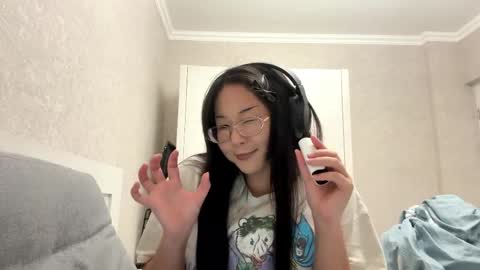 Nira online show from April 8, 10:13 pm