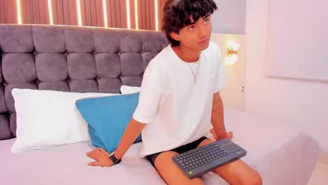 noa_03 online show from January 17, 1:20 pm