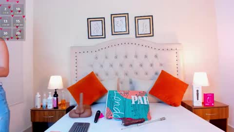 NATHALIA MORENO online show from February 23, 12:40 pm