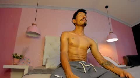 Noah online show from March 30, 11:05 pm