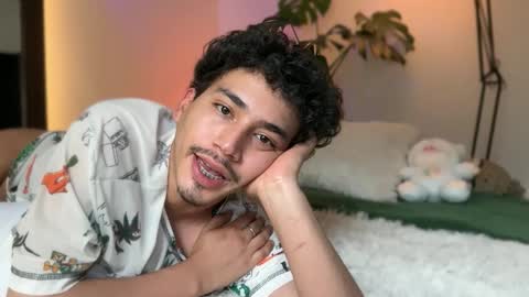 noah_and_steven online show from April 30, 6:24 pm