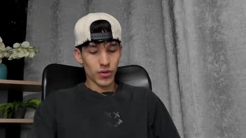 Snapshot of noah_brigth chatting on February 27, 12:46 am Noah Brigth online show from February 27, 12:46 am