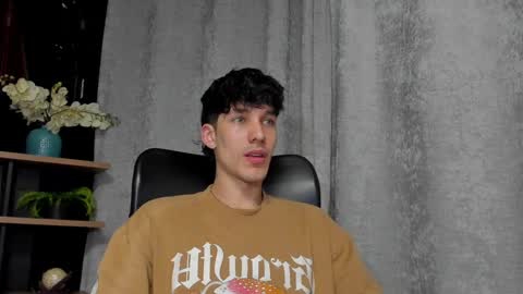 Snapshot of noah_brigth chatting on February 19, 3:17 am Noah Brigth online show from February 19, 3:17 am