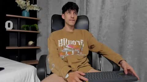 Snapshot of noah_brigth chatting on February 19, 6:22 am Noah Brigth online show from February 19, 6:22 am