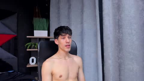 Snapshot of noah_brigth chatting on December 19, 1:50 am Noah Brigth online show from December 19, 1:50 am