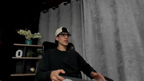 Snapshot of noah_brigth chatting on February 27, 3:51 am Noah Brigth online show from February 27, 3:51 am