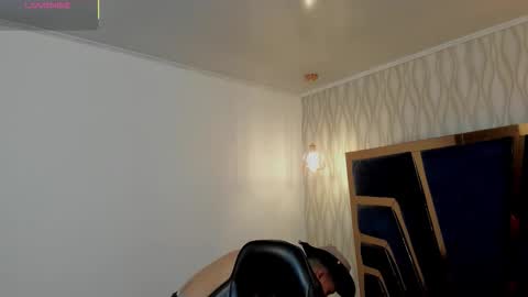 Noah online show from February 24, 5:49 pm