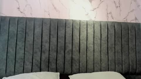 noah_dupont_ online show from December 4, 11:43 am