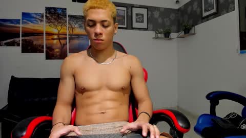 noah_flynn1 online show from February 21, 9:12 am