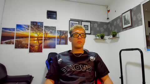 noah_flynn1 online show from November 7, 4:26 am