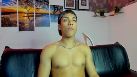 noah_flynn1 online show from February 10, 9:56 am