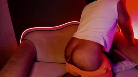 Snapshot of noah_jones__ chatting on February 22, 11:35 pm Noah online show from February 22, 11:35 pm