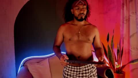 Snapshot of noah_jones__ chatting on February 7, 3:13 am Noah online show from February 7, 3:13 am