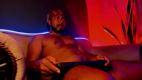 Snapshot of noah_jones__ chatting on February 1, 3:19 am Noah online show from February 1, 3:19 am