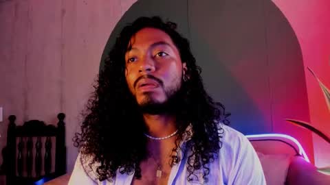 Snapshot of noah_jones__ chatting on February 1, 9:19 pm Noah online show from February 1, 9:19 pm