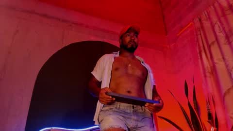 Snapshot of noah_jones__ chatting on February 9, 12:17 am Noah online show from February 9, 12:17 am