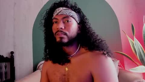 Snapshot of noah_jones__ chatting on January 28, 6:39 pm Noah online show from January 28, 6:39 pm