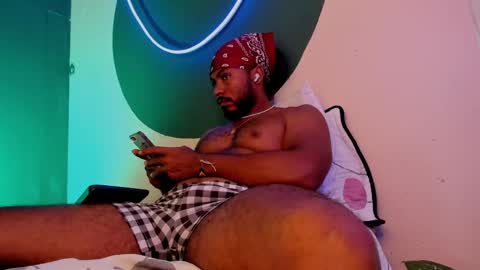 Snapshot of noah_jones__ chatting on January 29, 7:22 pm Noah online show from January 29, 7:22 pm