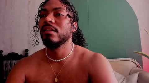 Snapshot of noah_jones__ chatting on January 27, 8:28 pm Noah online show from January 27, 8:28 pm