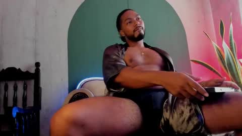 Snapshot of noah_jones__ chatting on February 4, 10:02 pm Noah online show from February 4, 10:02 pm