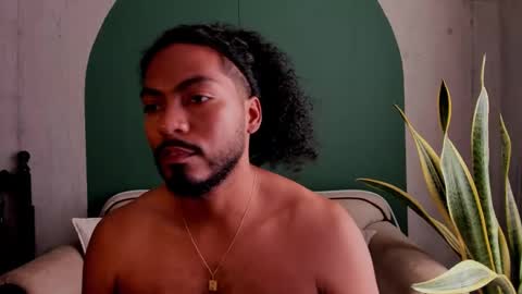 Snapshot of noah_jones__ chatting on February 9, 6:58 pm Noah online show from February 9, 6:58 pm