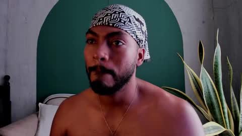 Snapshot of noah_jones__ chatting on February 10, 6:13 pm Noah online show from February 10, 6:13 pm