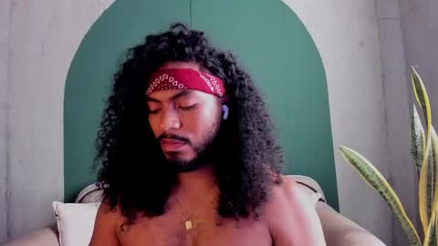 Snapshot of noah_jones__ chatting on February 18, 8:58 pm Noah online show from February 18, 8:58 pm