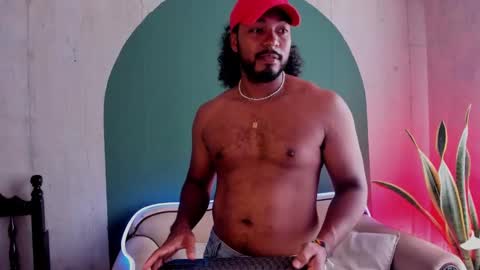 Snapshot of noah_jones__ chatting on January 30, 5:06 pm Noah online show from January 30, 5:06 pm