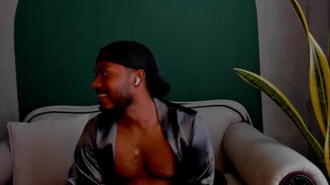 Snapshot of noah_jones__ chatting on March 6, 5:22 pm Noah online show from March 6, 5:22 pm