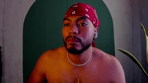 Snapshot of noah_jones__ chatting on March 1, 8:42 pm Noah online show from March 1, 8:42 pm