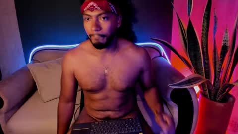 Snapshot of noah_jones__ chatting on February 4, 1:12 am Noah online show from February 4, 1:12 am