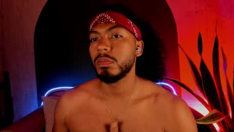 Snapshot of noah_jones__ chatting on February 7, 12:09 am Noah online show from February 7, 12:09 am