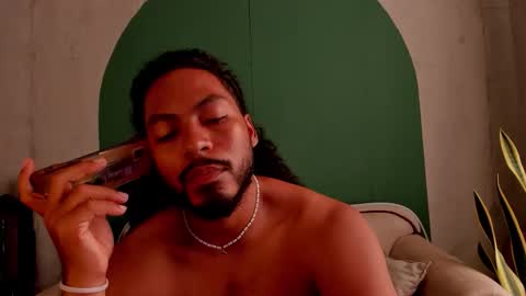 Snapshot of noah_jones__ chatting on October 23, 9:48 pm Noah online show from October 23, 9:48 pm