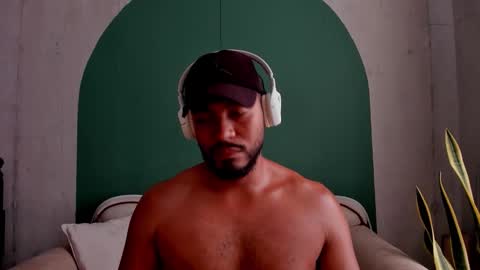 Snapshot of noah_jones__ chatting on September 22, 8:02 pm Noah online show from September 22, 8:02 pm