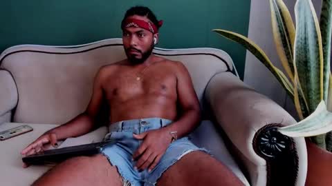 Snapshot of noah_jones__ chatting on February 15, 5:17 pm Noah online show from February 15, 5:17 pm