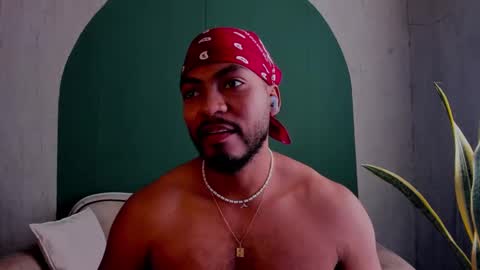 Snapshot of noah_jones__ chatting on March 1, 5:38 pm Noah online show from March 1, 5:38 pm