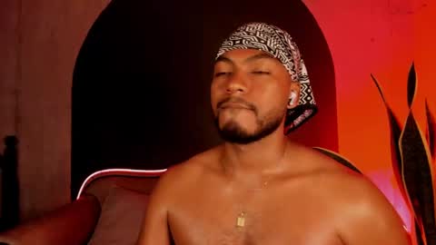 Snapshot of noah_jones__ chatting on February 25, 2:03 am Noah online show from February 25, 2:03 am