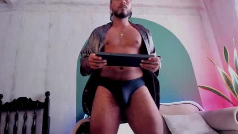 Snapshot of noah_jones__ chatting on February 4, 6:06 pm Noah online show from February 4, 6:06 pm