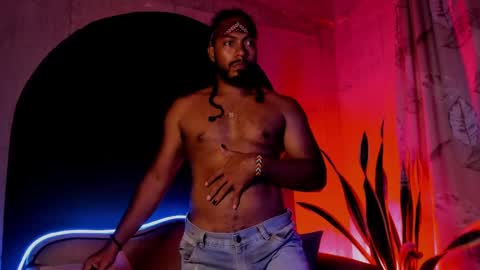 Snapshot of noah_jones__ chatting on February 15, 12:59 am Noah online show from February 15, 12:59 am