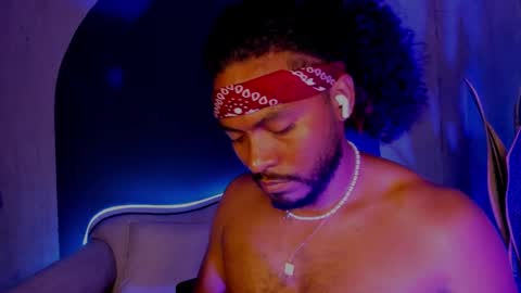 Snapshot of noah_jones__ chatting on March 5, 1:42 am Noah online show from March 5, 1:42 am